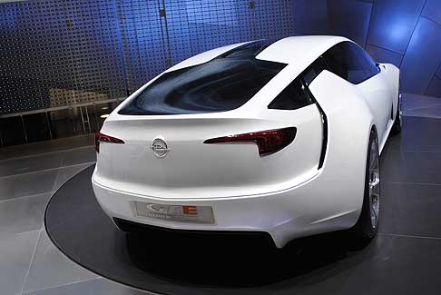 Salone di Ginevra Opel