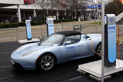 Salone di Ginevra Tesla