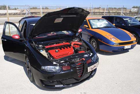 Levante Tuning Day - Levante Tuning Day 2013: Alfa Romeo 147 tuning allAutodromo del Levante a Binetto. Cofano motore Alfa Romeo 147 tuning 