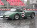 AUSTIN HEALEY 100 BN2 (1955) verde con cambio a 4 marce con piloti danesi pilota Thomsen (DK) e navivatore Elgaard (DK) alle Mille Miglia 2010 in gara con il numero 255. In attesa della ripartenza della Freccia Rossa da Roma sotto la pioggia