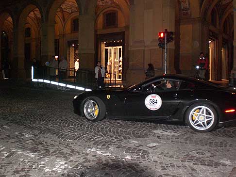 Ferrari Tribute con la Supercar Ferrari nera n.584 per larrivo in serata a Bologna per le Mille Miglia 2010