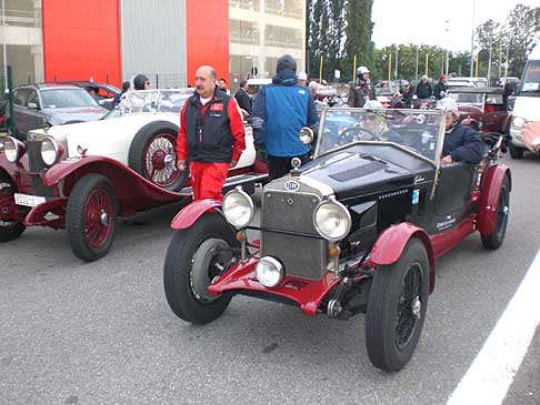 OM 665 Superba del 1928 alle Mille Miglia tappa di Bologna in gara con il numero di corsa 5 - Prima 1000 Miglia: 1928