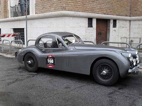 JAGUAR XK 120 FHC SE (1952) con il duo del Gran Bretagna driver Miles (UK) e codriver Woodcock (UK)