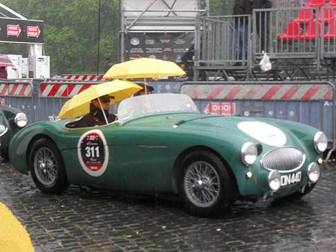 Bugatti - Austin Healey 100S del 1954 che a preso parte alla mille miglia 2010