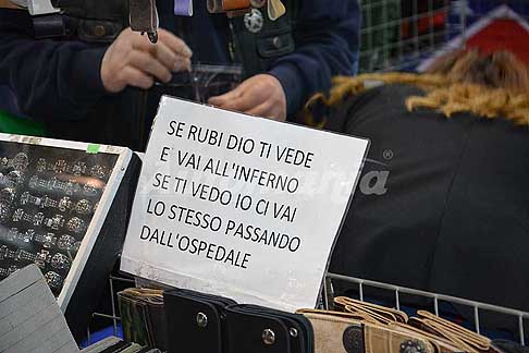 Motodays 2016  - Moto accessori slogan: Se rubi Dio ti vede, se ti vedo Io ci vai lo stesso passando dallospedale 