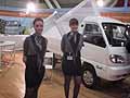 Le Hostess del Motor Show e Veicolo commerciale Bambi Italia con cassone ribaltabile al Motor Show 