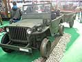 Esercito militare Jeep Wrangler che camina sui binari al Motor Show 2009