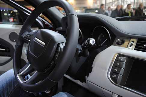 Land Rover - Rage Rover Evoque 5 porte volante