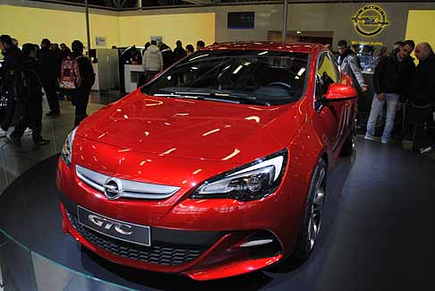 Opel - Opel Astra GTC Concept diventer presto realt esposta al Salone di Bologna 2010