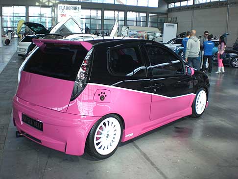 Tuning car pink e black con cerchi bianchi al My Special Car Show 2010