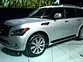 QX56 anteriore sinistro del grande Suv al New York International Auto Show 2010