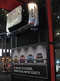 panello pubblicitario con Mini next in verticale prossima generazione al New York International Auto Show 2010