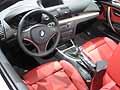135i Coupe interni con sedili in pelle rossa al New York International Auto Show edizione 2010
