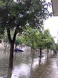 Nuova alluvione ad Acquaviva delle Fonti (Bari) con auto famigliare in panne sommersa dallacqua del 14 giugno 2014