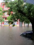 Nubifragio station wagon immersa nellacqua ad Acquaviva delle Fonti del 14 Giugno 2014