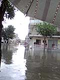 Piazza Kennedy allagata dalla violenta alluvione caduta su Acquaviva delle Fonti allangolo del Bar Mirabella del 14 Giugno 2014