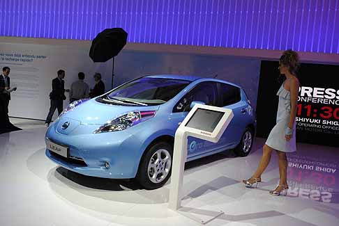 Nissan - Nissan Leaf car of the Yerr 2011