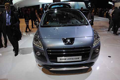 Peugeot - Peugeot 3008 Hybrid4 venduta in versione limitata