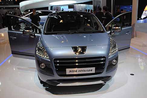 Peugeot - Peugeot 3008 Hybrid4 anteriore vettura