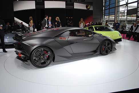 Lamborghini - Lamborghini Sesto Elemento