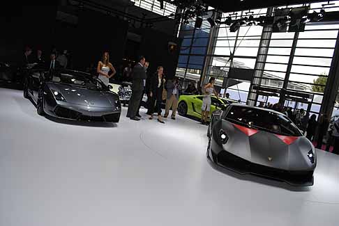 Lamborghini - Sant Lamborghini al salone dell'automobile di Parigi 2010