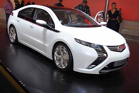 Opel - Opel Ampera hybrid car