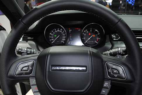 Land Rover - Range Rover Evoque interni volante e cruscotto. Interni Suv Evoque