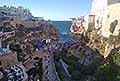 Polignano a Mare e la splendida Lama Monachile incantano anche a fine gara, regalando uno scenario unico al Red Bull Cliff Diving World Series 2025 tra scogliere e mare cristallino
