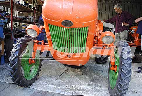 Podcast: Trattori depoca - 6^ Puntata: Trattore Same 4R20 del 1950 - 1955 con motore sostituito in fase di restauro da Giuseppe Zanelli nella foto in esclusiva per Automania.it