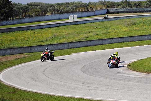 Trofeo Inverno - 600 rookies in gara al tornantino uscita di pista della Suzuki al Trofeo Inverno 2015 presso lAutodromo del Levante 2015