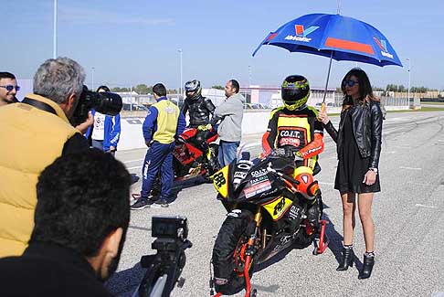 Trofeo Inverno - De Giosa Roberto moto Yamaha e ragazza ombrellino, al Trofeo Inverno 2015 presso l´Autodromo del Levante