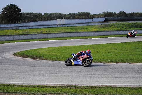 Trofeo Inverno - Moreo Francesco dietro Scolamacchia Antonio entrambi su Yamaha in gara sul tornantino al Trofeo Inverno 2015 presso lAutodromo del Levante