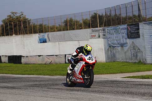 Classe Open - Moto Ducati di Gentile Flavio sul rettilineo in gara 3 al Trofeo Inverno 2015 presso lAutodromo del Levante a Binetto