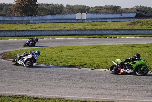 Classe Open - Moto classe Open Kawasaki di Cesario Stefanelli insegue Albanese Rossano su Aprilia e Gentile Flavio su Ducati 3^ gara del Trofeo Inverno 2015 classe Open allAutodromo del Levante