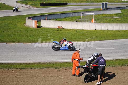 Autodromo del Levante - Moto in gara e fuori pista al tornantino Trofeo Inverno 2016 presso lAutodromo del Levante. Foto archivio 2015