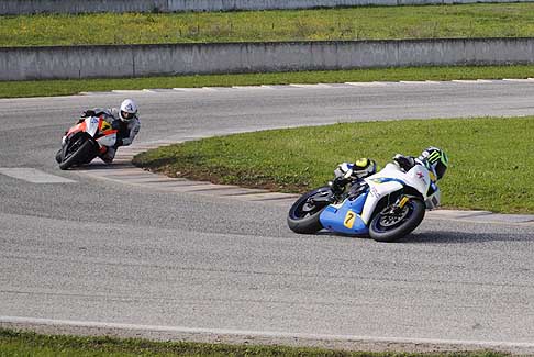 Trofeo Inverno - Santeramo Vincenzo su Honda segue Scolamacchia Antonio su Yamaha in gara classe 600 Open/Amatori al Trofeo Inverno 2015 presso lAutodromo del Levante a Binetto