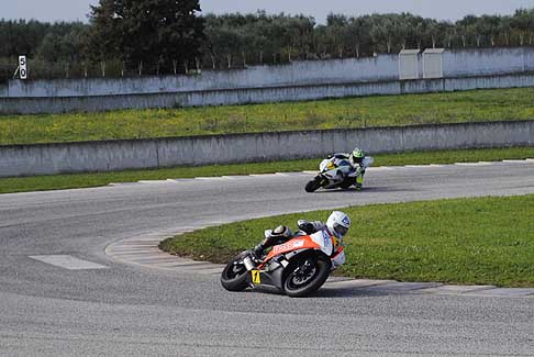 Trofeo Inverno - Scolamacchia Antonio su Yamaha segue Santeramo Vincenzo s Honda al tornantino in gara per il Trofeo Inverno 2015 presso lAutodromo del Levante a Binetto