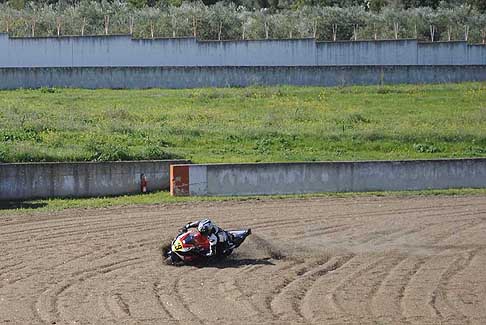 Trofeo Inverno - Caduta moto sulla ghiaia al tornantino a Binetto al Trofeo Inverno 2015 presso lAutodromo del Levante 2015