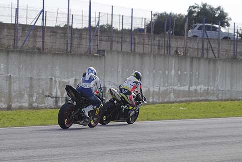 Trofeo Inverno - Duo di testa in lotta alla curva Gargano gara classe 600 Open al Trofeo Inverno 2015 presso lAutodromo del Levante a Binetto