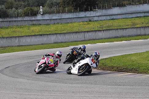 Trofeo Inverno - Gruppo di testa che inseguono il leader nei primi giri di gara al Trofeo Inverno 2015 presso lAutodromo del Levante a Binetto