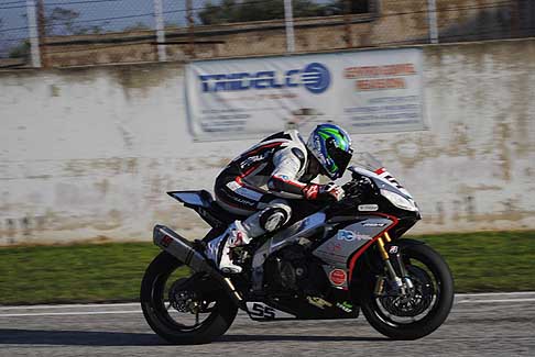Classe Open - Moto Aprilia di Albanese Rossano sul rettilineo la 3^ gara al Trofeo Inverno 2015 classe Open all´Autodromo del Levante