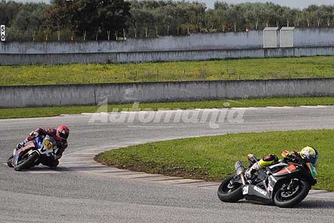 Autodromo del Levante - Moto in gara al tornantino al Trofeo Inverno 2016 sul circuito di Binetto. Foto archivio 2015 by Mimmo Scalera