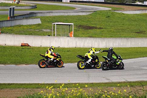 Trofeo Inverno - Trio dei vincitori saluti a fine gara categoria 600 Rookies al Trofeo Inverno 2015 in pista presso lAutodromo del Levante a Binetto