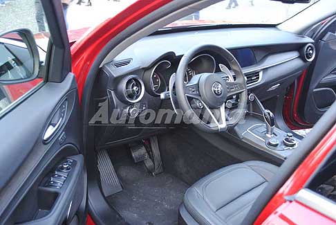 Alfa Romeo - Alfa Romeo Stelvio abitacolo interno a Valli e Nebbie 2017 di Ferrara