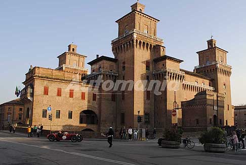 Auto dEpoca - Riley Brookland e Castello Estense a Ferrara, evento auto storiche Valli e Nebbie 2017