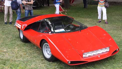 Esposizione auto storiche - Abarth 2000 Scorpione del 1969 al Concorso di Eleganza Villa dEste sul lago di Como