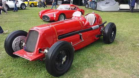 Esposizione auto storiche - Bolide Maserati al Concorso di Eleganza Villa dEste sul lago di Como