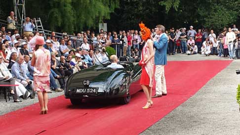 Esposizione auto storiche - Sfilata vetture depoca a Villa dEste sul lago di Como